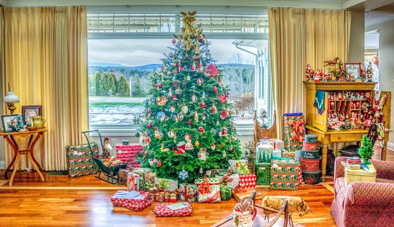 5 kinds of Christmas decor that might reduce the selling potential and value of your UK home